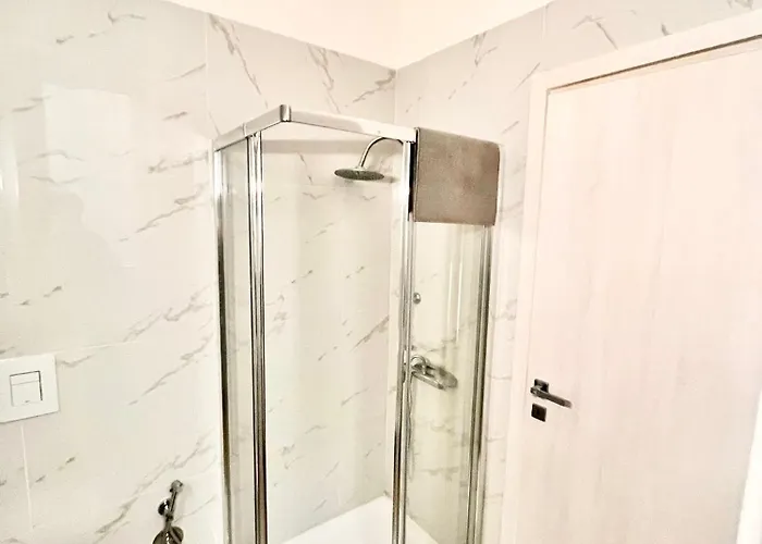 Double Room With Private Bathroom In Shared